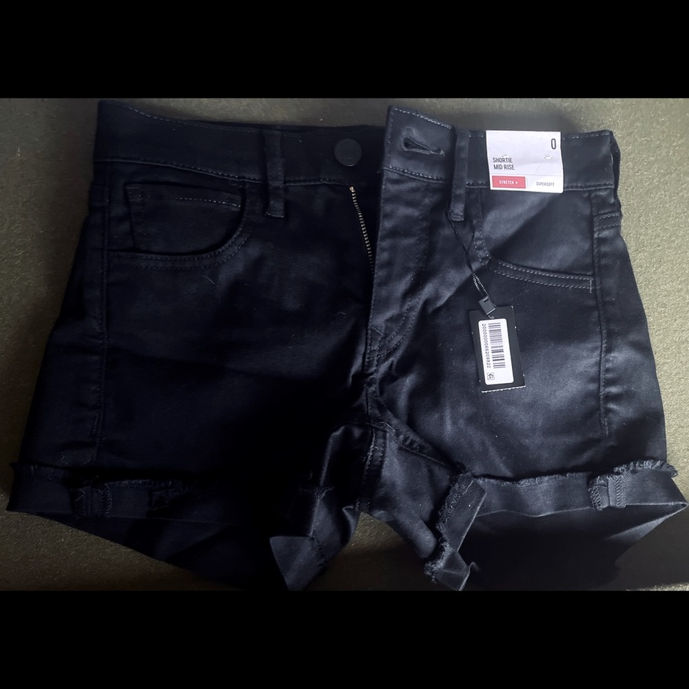 Express Shorts: ‘Shortie’. Mid-Rise.
